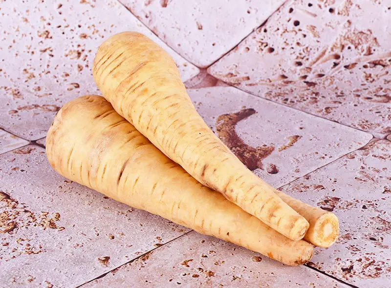 Organic Parsnip Root – 300G Whole Vegetable (#125895) 1