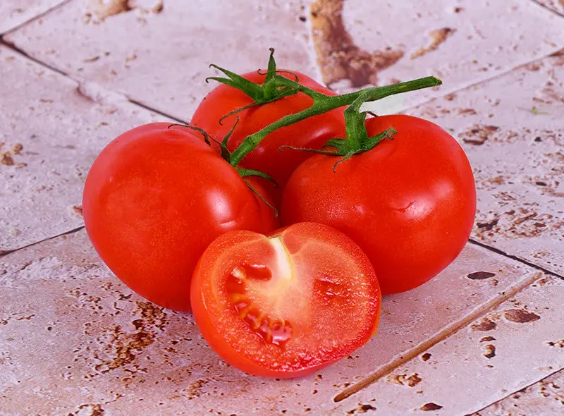 Organic Vine-Ripened Tomatoes – 300G Tray (#125885) 1